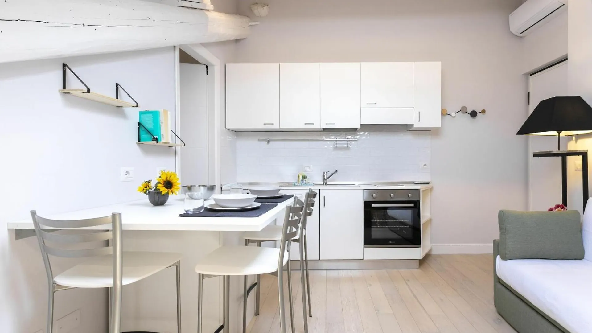 Ferrucci 1 Bedroom Attic In Milan By Halldis Ιταλία