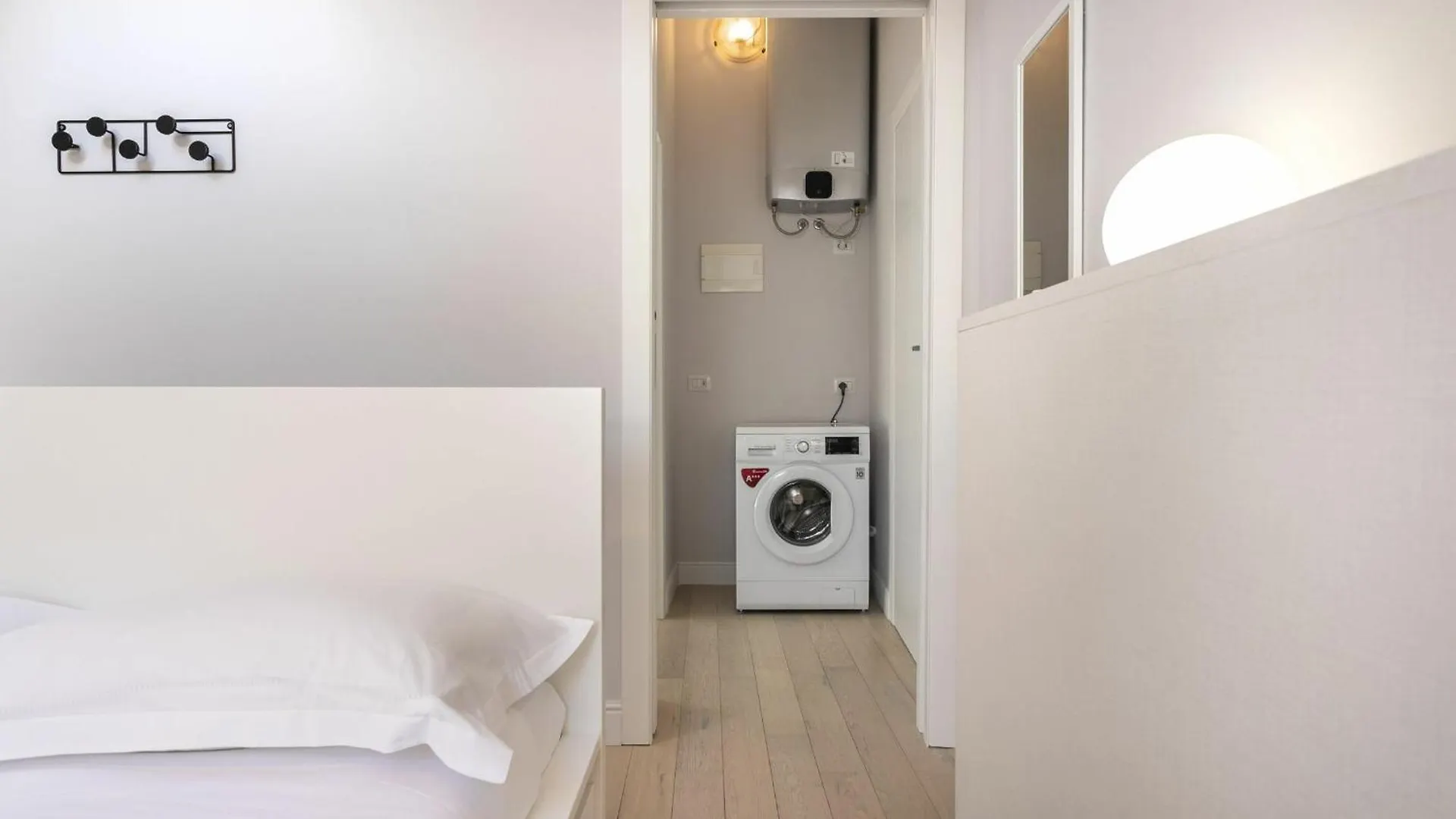 Ferrucci 1 Bedroom Attic In Milan By Halldis Włochy