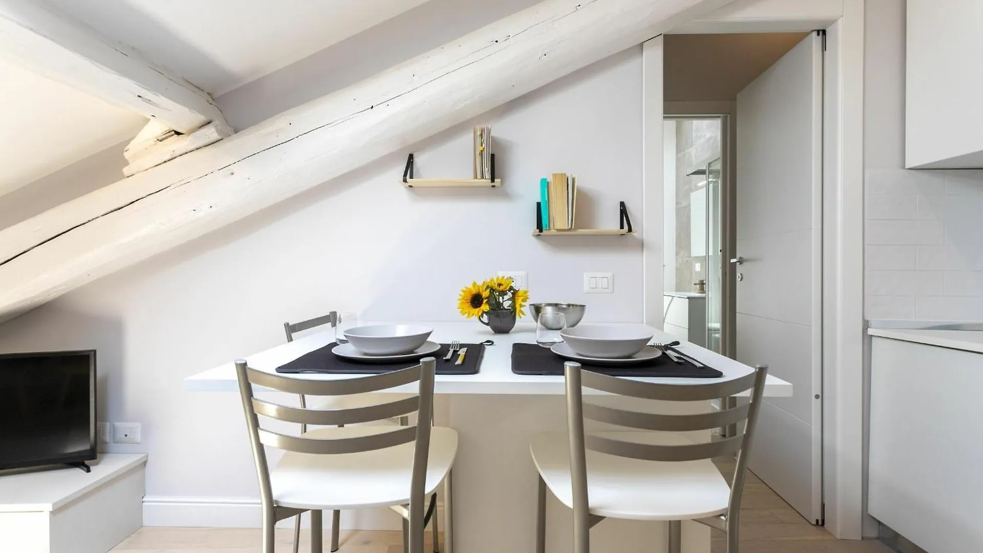 Ferrucci 1 Bedroom Attic In Milan By Halldis Apartament