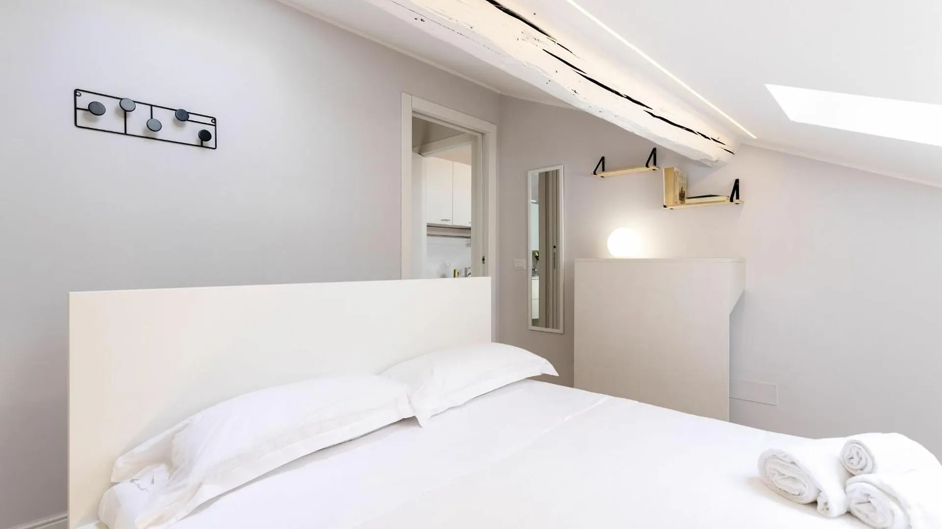 Apartament Ferrucci 1 Bedroom Attic In Milan By Halldis