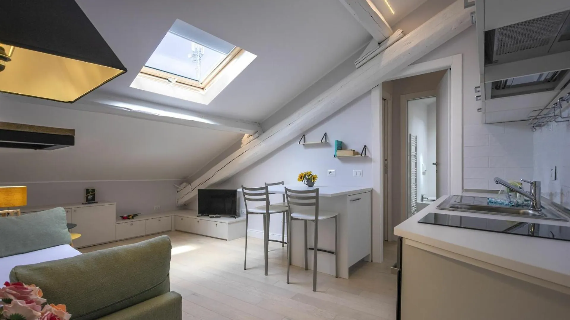 Contatti di Ferrucci 1 Bedroom Attic In Milan By Halldis